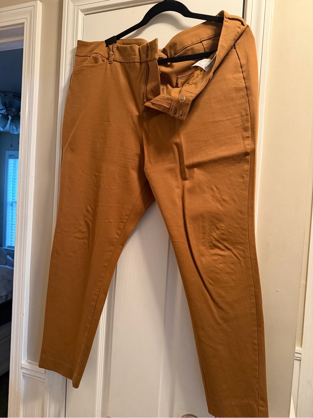 Old Navy Camel colored Cropped Pants Women’s sz Petite 18